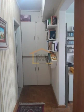 Imagem Apartamento com 95m² de área útil, com piso de madeira que traz aconchego para as salas e seus 3 ...