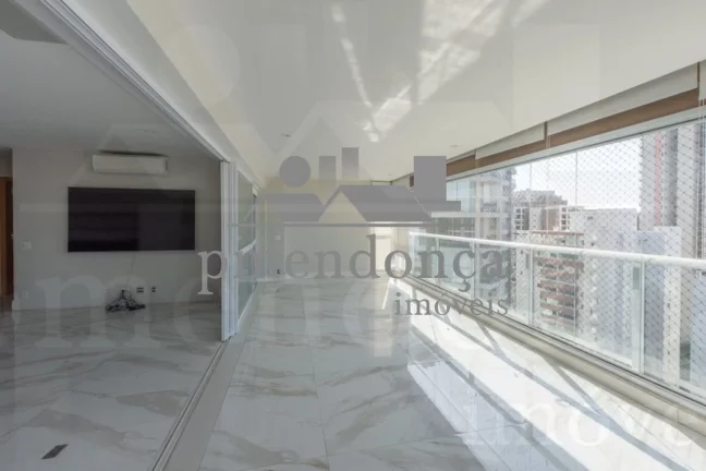 Imagem Alto da Lapa - Apartamento com 4 quartos (3 suítes) e 4 vagas com depósito.