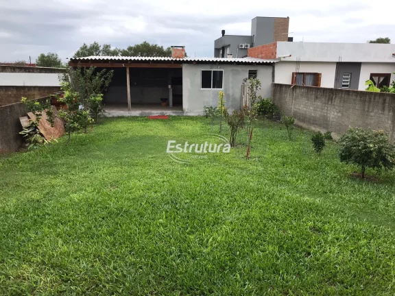 Imagem Casa semimobiliada com pátio amplo no bairro São José