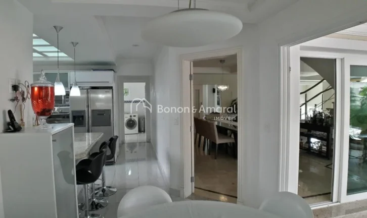 Imagem Belíssima casa mobiliada em um condomínio de alto padrão, com terreno de 1000 m² e excelente aca...