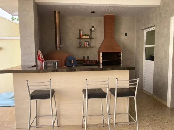 Imagem Sobrado no Condomínio Mantiqueira

3 Suítes, sala com 3 ambientes, escritório, cozinha ampla, ár...