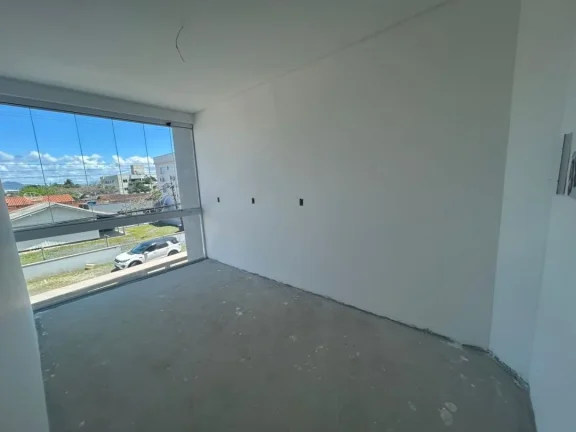 Imagem Sobrado de Alto Padrão à Venda em Navegantes-SC, Bairro Gravatá 3 Quartos sendo 1 Suíte, 1 Sala, 3 Banheiros, Adriano Carpes Imóveis