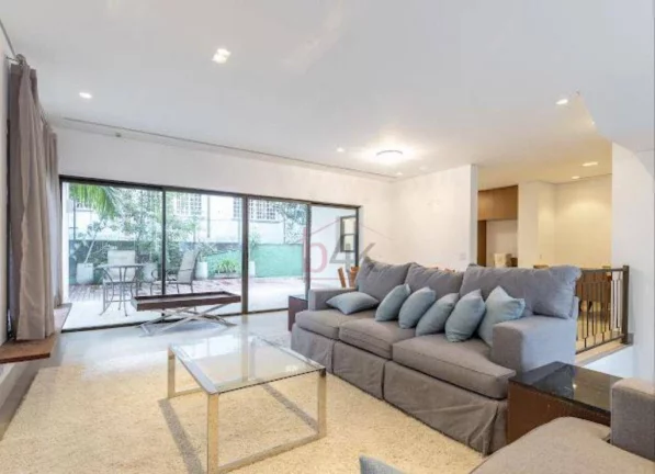 Imagem Casa mobiliada de à venda no Alto da Boa Vista, com 4 suítes, piscina, sauna e rooftop gourmet.