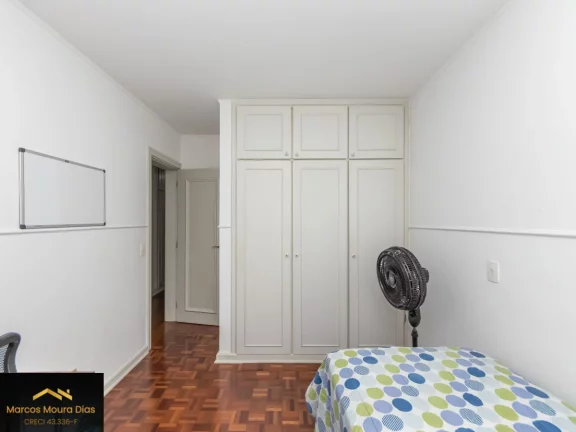 Imagem Apartamento na Pompéia, com 3 dormitórios, 1 suíte, e 2 vagas e dependência de serviço completa. Edifício com Portaria 24 hs, Gerador e Lazer