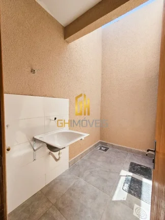 Imagem Casa com 3 quartos no Jardim Ipanema, em terreno com 100m² com 70m² de área construída possui:- ...