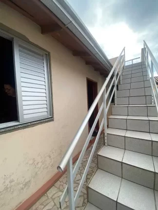 Imagem Casa com 3 dormitórios sendo 1 suíte e 3 vagas de garagem no Centro de Porto Belo