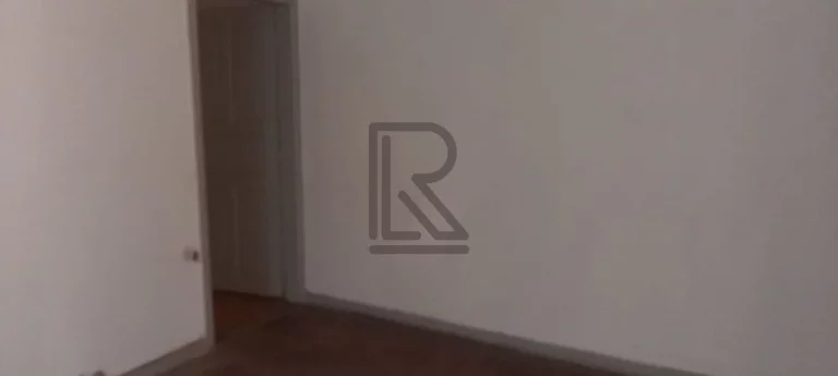 Imagem Oportunidade Imperdível: Casa Antiga em Localização Estratégica com Potencial Comercial!