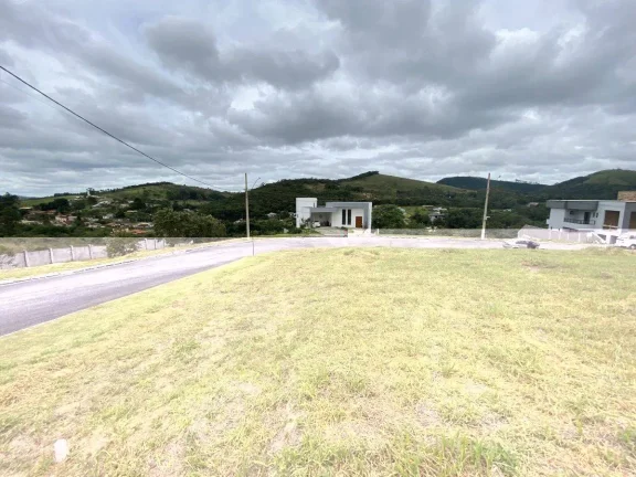 Imagem Lote de esquina 475m2 em Condomínio de Alto Padrão – Segurança e Lazer Completo