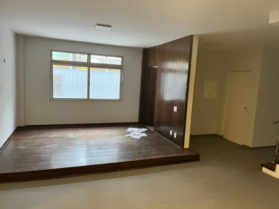 Imagem Casa Comercial Planalto Paulista - 7 Salas, 4 Vagas, Jardim de Inverno.