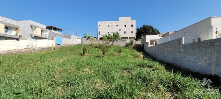 Imagem lote em jacaraipe, bairro castelandia, de esquina medindo 10x30, escriturado e registrado, pronto pra financiamento ou pagamento a vista