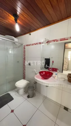 Imagem Casa, Bairro - Dom Tomaz 3 quartos sendo dois suítes, uma com closet e banheira