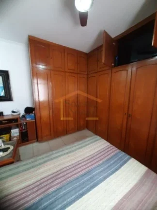 Imagem Sobrado com 208m². O imóvel possui 4 dormitórios, todos mobiliados, sendo 3 suítes, além de sac...