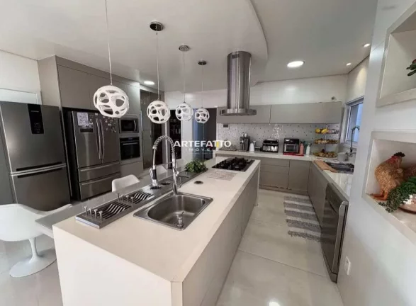 Imagem Casa à venda, com 3 quartos, 1028m2