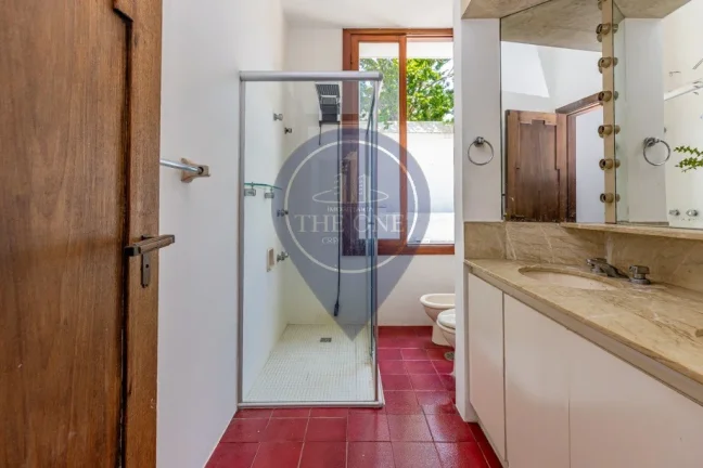 Imagem Casa de luxo na Vila Madalena: 4 quartos, 4 suítes, 2 salas, 6 banheiros, 2 vagas, 376m² - São Paulo-SP.