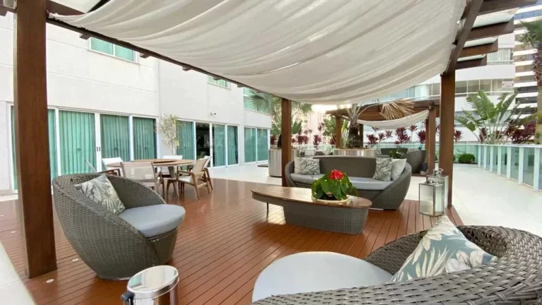 Imagem Apartamento vista mar mobiliado com 3 suítes e 3 vagas de garagem no Centro de Balneário Camboriú