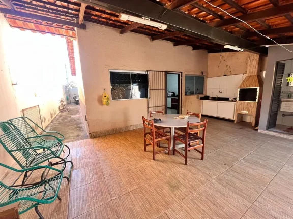 Imagem Casa De 2/4 Com Area Gourmet No Santos Dumont