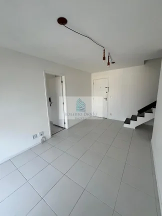 Imagem Imperdível cobertura à venda em Curicica, Rio de Janeiro - 2 quartos, 1 sala, 1 banheiro, 2 vagas de garagem, 130m² de área.