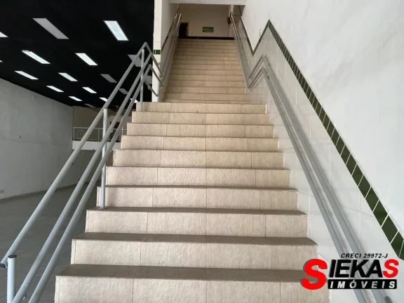 Imagem Galpão Comercial para Locação na Vila Santa Teresa - 6 Salas, 3 Banheiros, 2 Vagas de Garagem, 840 m² - São Paulo-SP