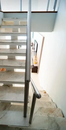 Imagem Casa em Condomínio de Luxo em Itapeva, Votorantim-SP: 3 Quartos, 3 Suítes, 4 Vagas de Garagem, 280m² de Área!