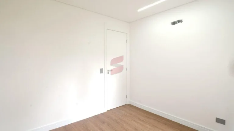 Imagem CASA com 4 dormitórios à venda com 190m² por R$ 1.199.000,00 no bairro Santa Cândida - CURITIBA / PR