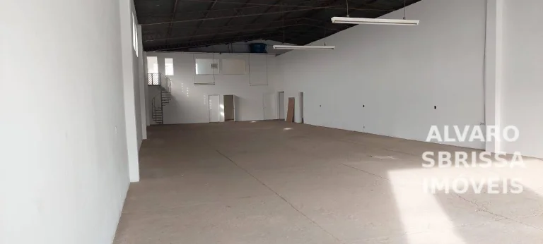 Imagem Galpão comercial com 700 m2 mais 200 m2 no subsolo para locação no B São Luíz em Itu SP localização perfeita para comércios em geral ou igrejas