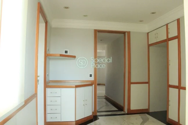 Imagem Cobertura tríplex com 342m², composta por living com terraço, mármore Italiano em toda a área s...