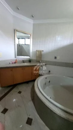 Imagem casa 4 quartos com 3 suítes, adega, piscina e área de churrasqueira.
