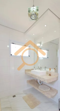Imagem Casa em Condomínio de Luxo em Águas de Santa Bárbara-SP: 3 Quartos, Suíte, 2 Salas, 3 Banheiros, 4 Vagas, 220m².
