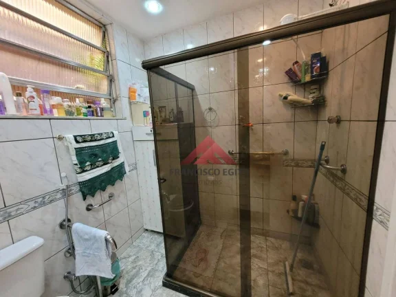 Imagem Amplo apartamento térreo com 3 quartos no Bairro Chic