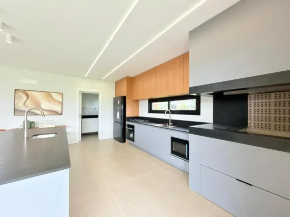 Imagem Casa 4 Dormitórios - Bairro Centro