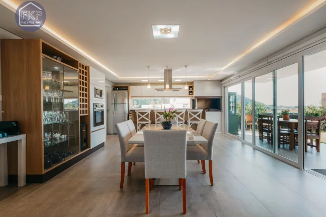 Imagem Casa Alto Padrão 4 dormitórios!
