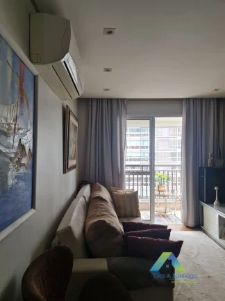 Imagem Apartamento recém reformado com 67m², 2 dormitórios, 1 suíte, 2 vagas de garagem coberta em localização privilegiada em área nobre a 500mts da Estação Metrô Chácara Klabin.