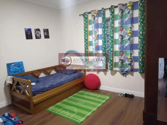 Imagem Oportunidade a venda no Bairro de Veleiros. Vendo excelente casa com Edícula em Veleiros, são 250m² de área, com 3 dormitórios, sendo 1 Suíte, sala, Cozinha, área de lavanderia, área de churrasqueira com banheiro, edícula com 2 cômodos e banheiro, maís um