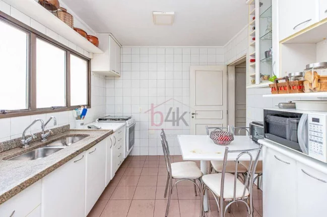 Imagem Cobertura no Brooklin: 278m² com Piscina Privativa e Quadra de Tênis