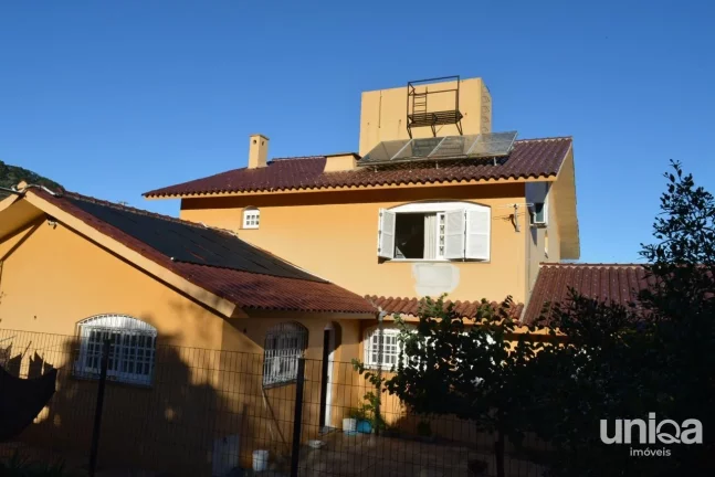 Imagem Sobrado com 04 dormitórios sendo 01 suite com closed e hidromassagem.