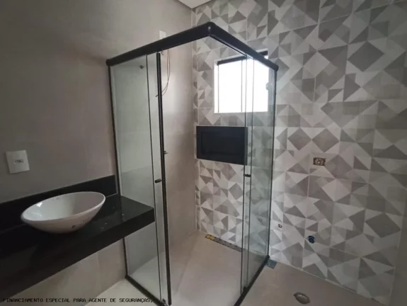 Imagem Casa para Venda em Maringá, Parque Avenida, 2 dormitórios, 1 suíte, 2 banheiros, 1 vaga
