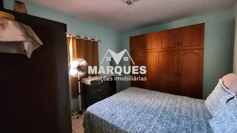 Imagem Oportunidade Ter. de 250m² com 2 Casas no Jd. Campos Verdes