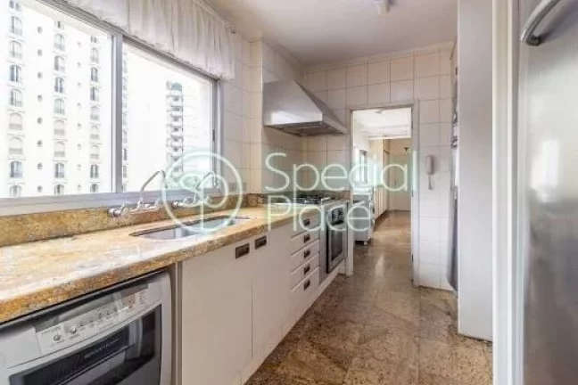 Imagem Lindo apartamento com prédio clássico e imponente. São 197m² de área privativa, 3 dormitórios ...