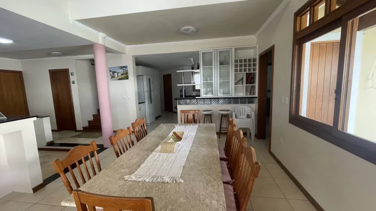 Imagem Casa com 4 Dormitórios para Temporada em Jurerê Internacional – Próxima ao