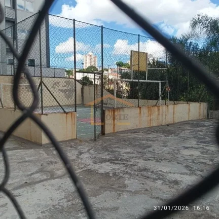 Imagem Apartamento com 64m² reformado, dispõe de 2 dormitórios, 1 banheiro, sala para dois ambientes, sa...