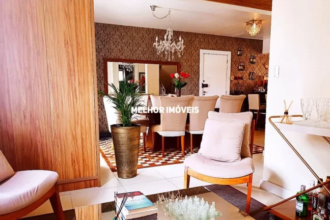 Imagem Cobertura Duplex à Venda Semi Mobiliado com 04 Dormitórios sendo 01 Suíte com Sacada, Terraço e sacada com Churrasqueira a Carvão, localizada no Centro em Balneário Camboriú - SC