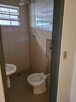 Imagem Casa em uma rua tranquila na Zona Norte - 100M² de área construída, 4 Dorms, 2 Vagas, Cozinha Ampla.