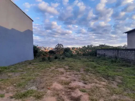 Imagem Lote à venda em Barbacena, bairro Santo Antônio, 400m2
