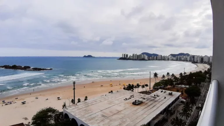 Imagem PITANGUEIRAS - DE FRENTE E COM LINDA VISTA PARA O MAR - 01 VAGA.