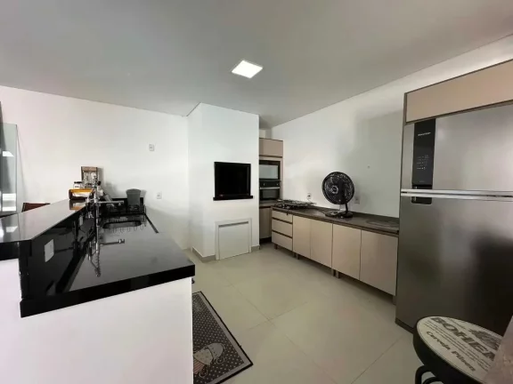Imagem Casa de alto padrão mobiliada com 3 suítes e 2 vagas de garagem na Ressacada em Itajaí