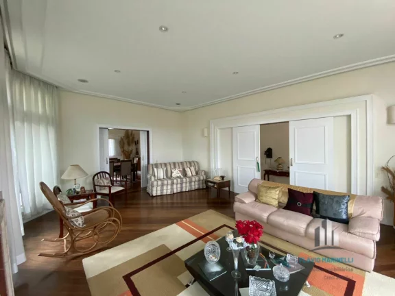 Imagem Melville Belíssima Casa de Esquina de 462m² com 4 Suítes e 6 Vagas de Garagem