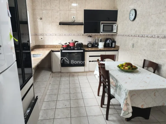 Imagem Encantador sobrado disponível em um dos bairros mais tradicionais e bem localizados de Campinas. Co...