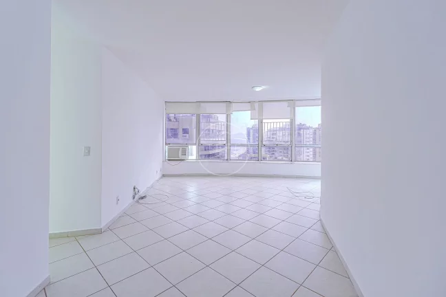 APARTAMENTO com 2 QUARTOS e VISTA MAR na BARRA DA TIJUCA