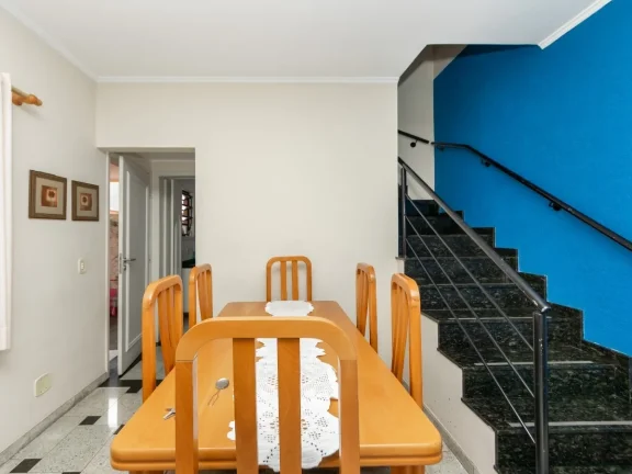 Imagem Casa Residencial - 131M², 3 Dorms, 1 Suíte, 2 Vagas Determinadas, Mobiliado, Academia, Churrasqueira.