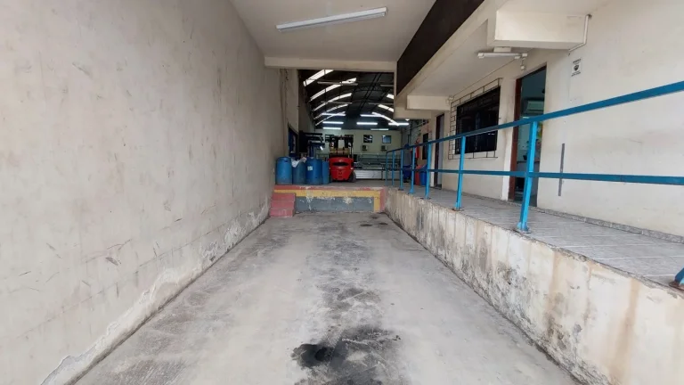 Imagem Barracão industrial 2500 m2 em Curitiba. Bairro Boqueirão